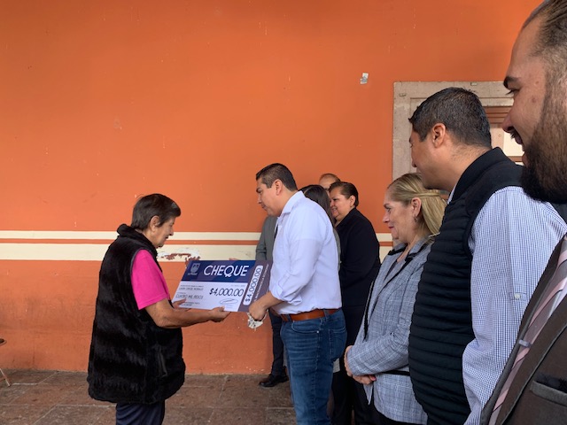 Comerciantes locales, aseguran que sin este apoyo no pudieran seguir.